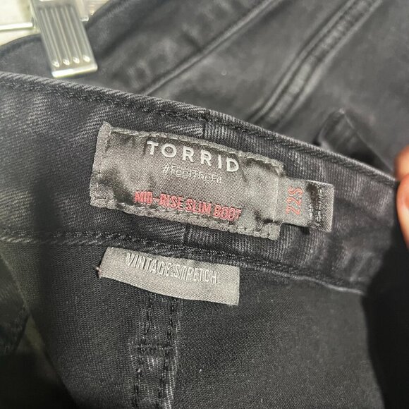 Torrid FEEL THE FIT Mid-Rise Boot Cut Jeans Slim Black Size 22S Vintage Stretch - Picture 8 of 12